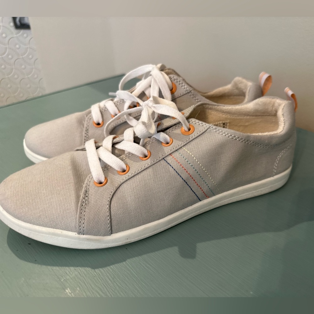 Vionic Beach Stinson Sneakers 10 gray